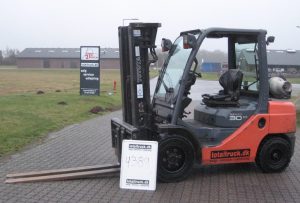 Toyota-02-8FGF30-4389